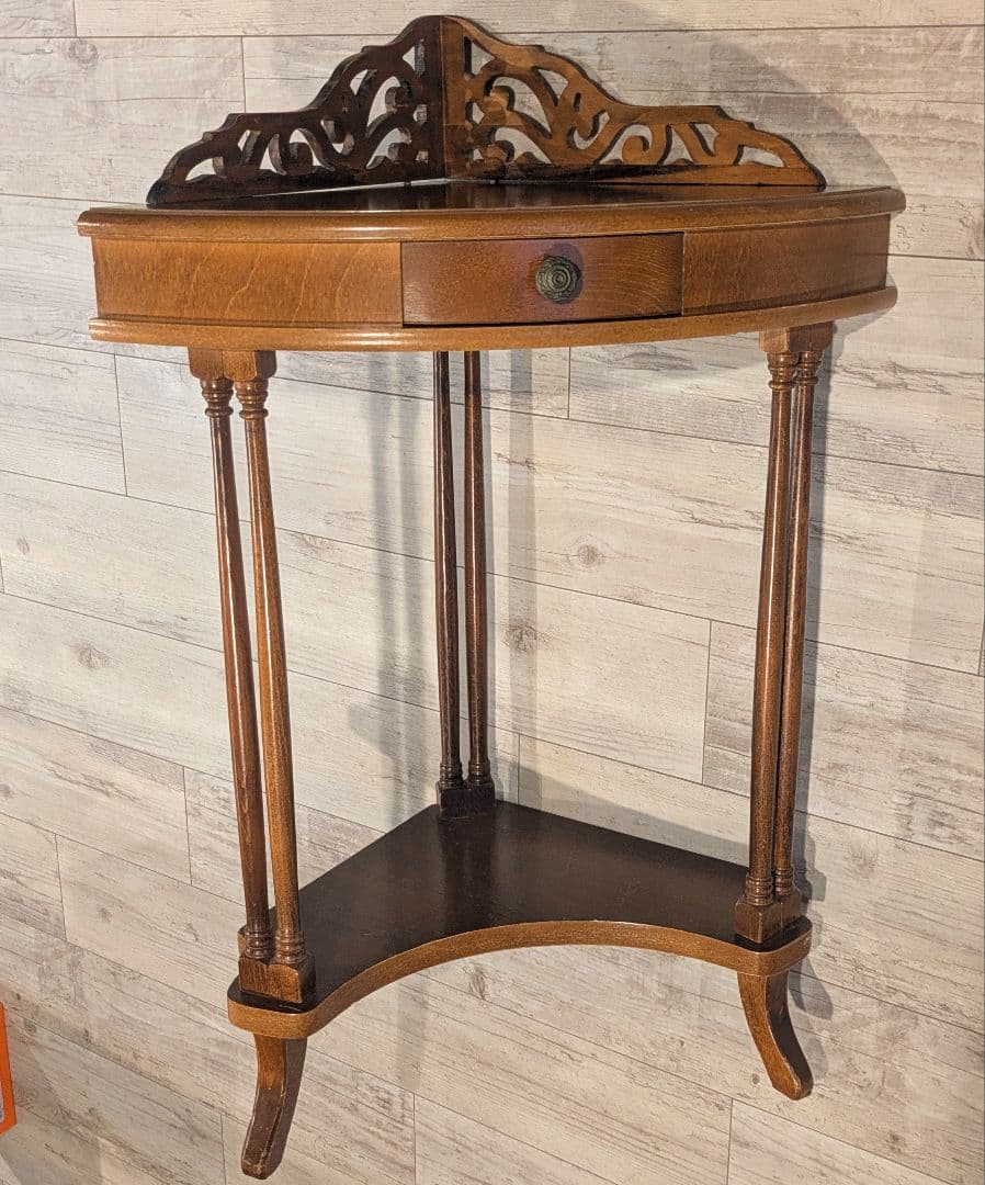 イタリア製 アンティーク調 コーナーテーブル 透かし飾り 輸入家具 送料込