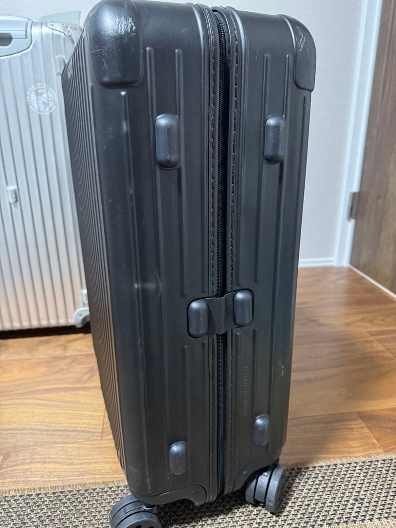 RIMOWA ブラック 中型キャリーケース