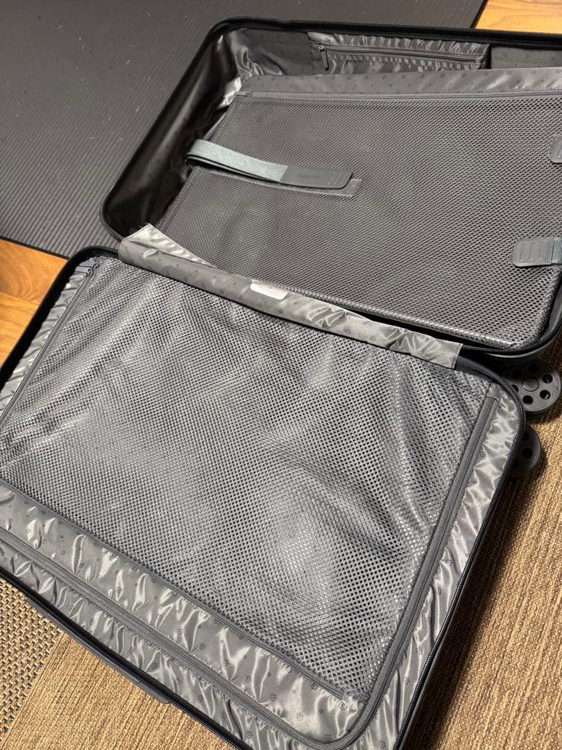 RIMOWA ブラック 中型キャリーケース