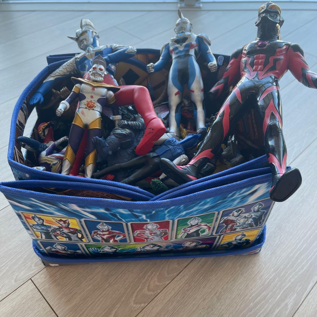 【ウルトラマン　まとめ売り】ソフビ等　キング入り　55個　ボックス付き