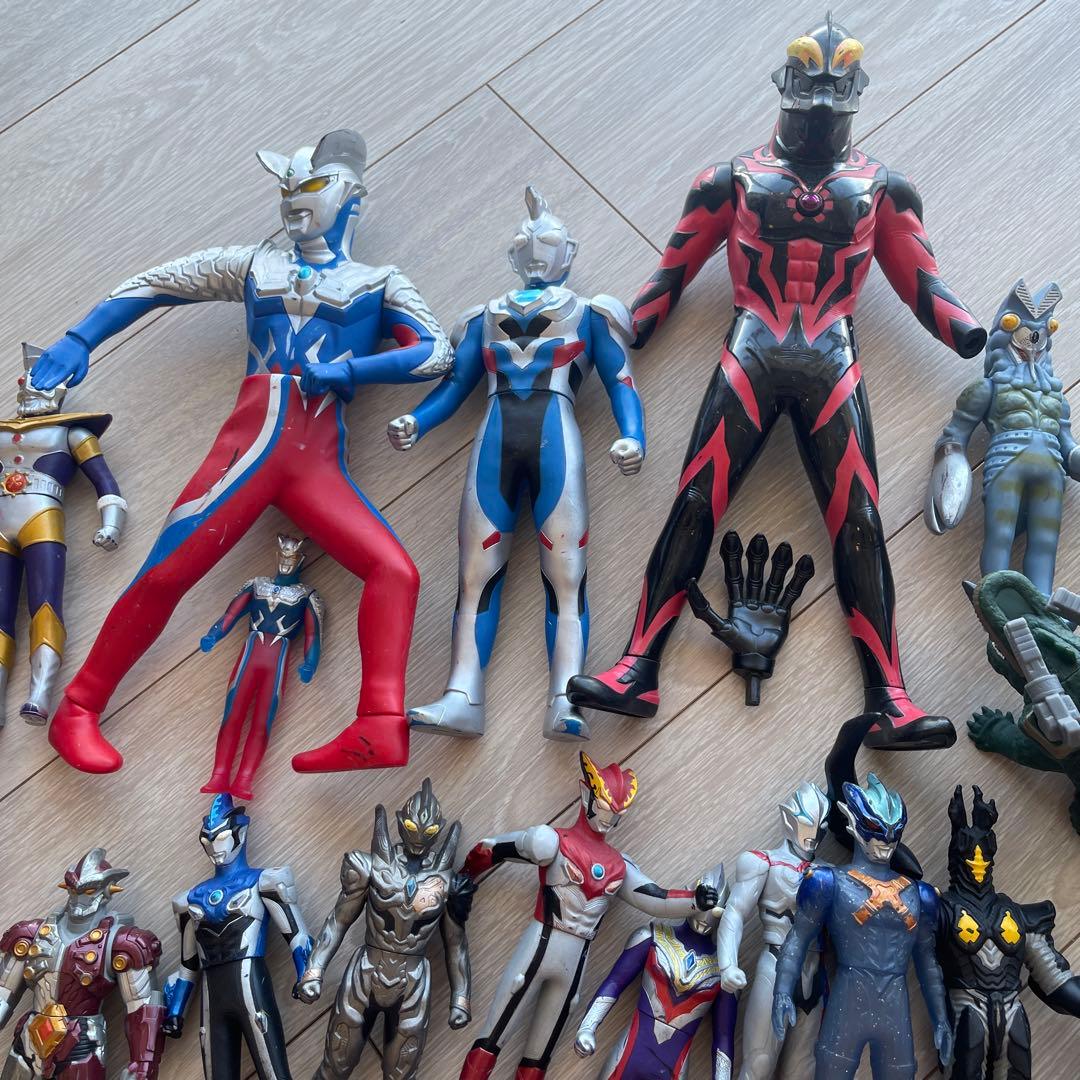 【ウルトラマン　まとめ売り】ソフビ等　キング入り　55個　ボックス付き