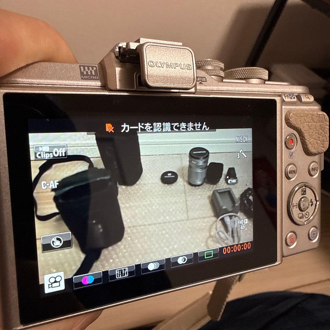 ミラーレス一眼カメラ　OLYMPUS E-PL8