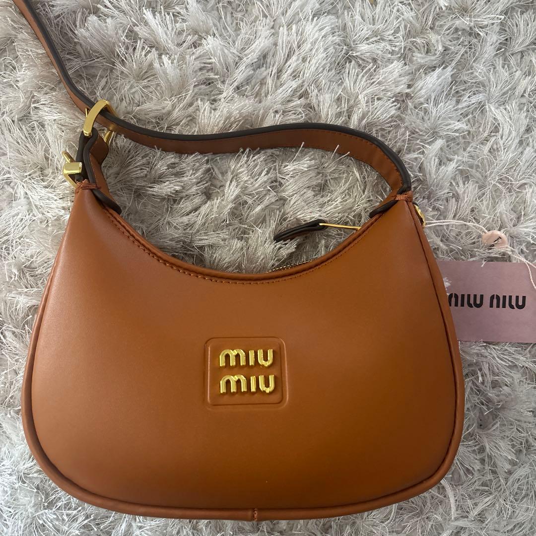 miu miu ブラウンレザーショルダーバッグ