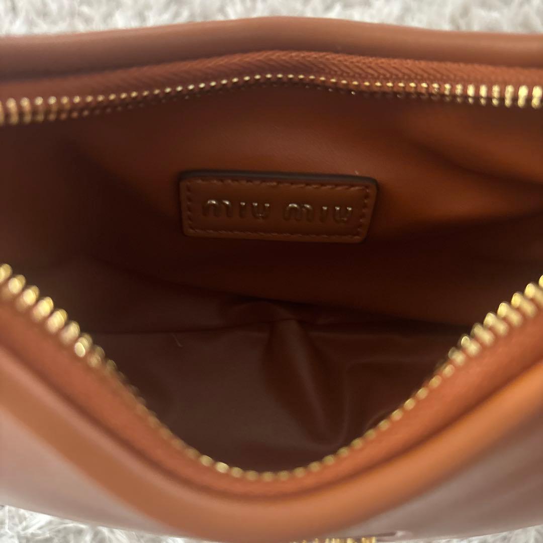 miu miu ブラウンレザーショルダーバッグ