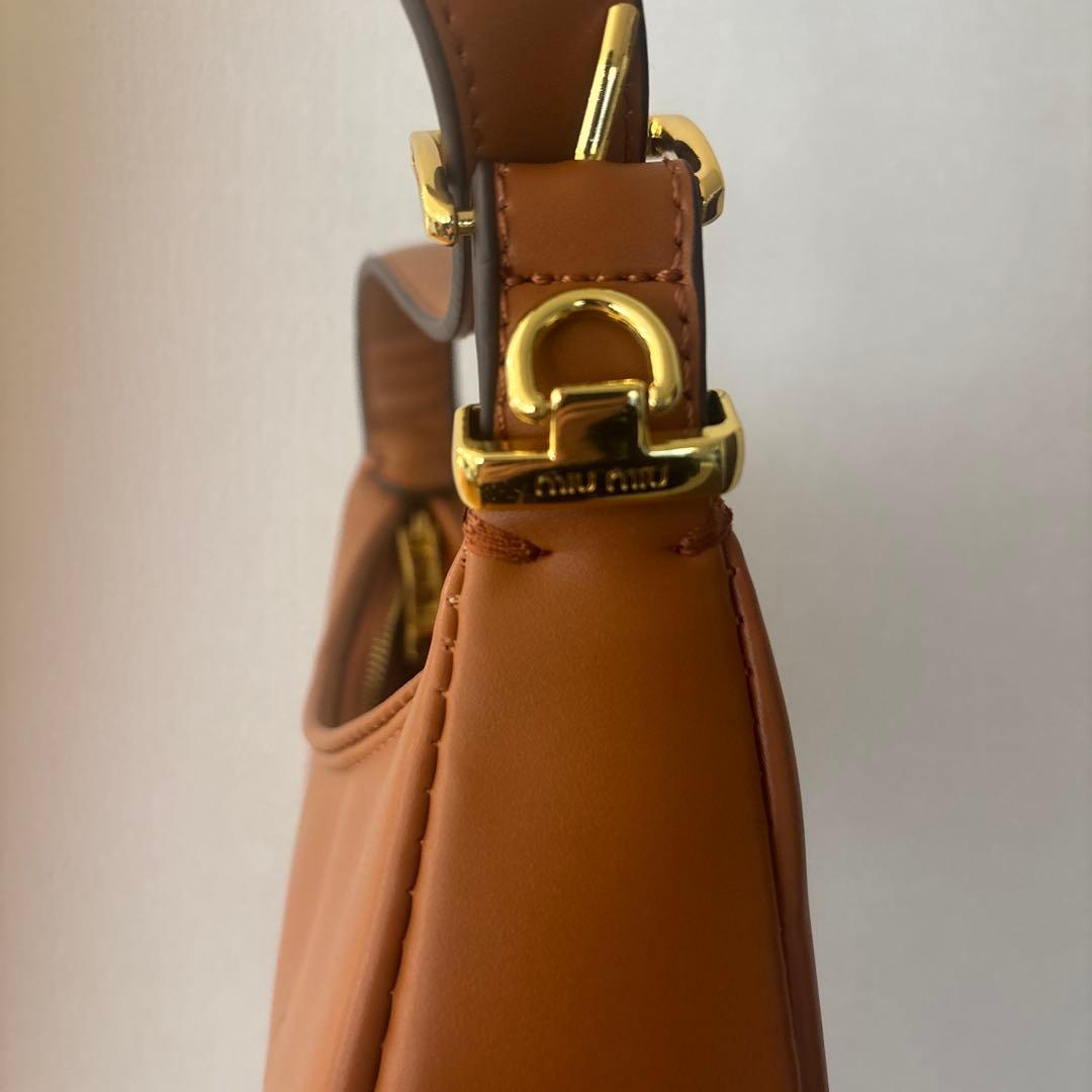 miu miu ブラウンレザーショルダーバッグ