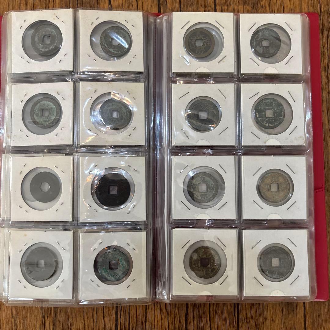 記念硬貨と古銭のセットです