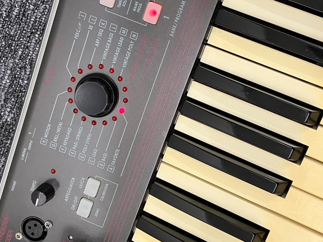 KORG コルグ　シンセサイザー　R3 キーボード