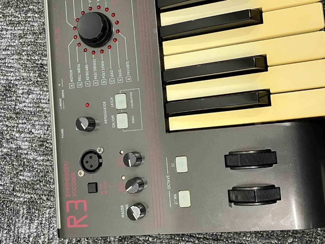KORG コルグ　シンセサイザー　R3 キーボード