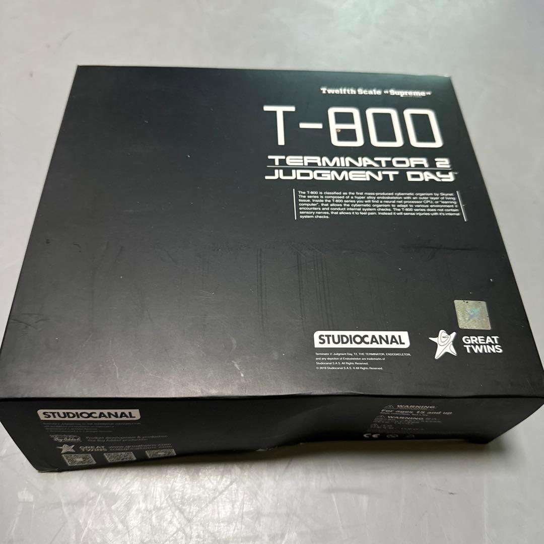 ターミネーターフィギュアとバイク