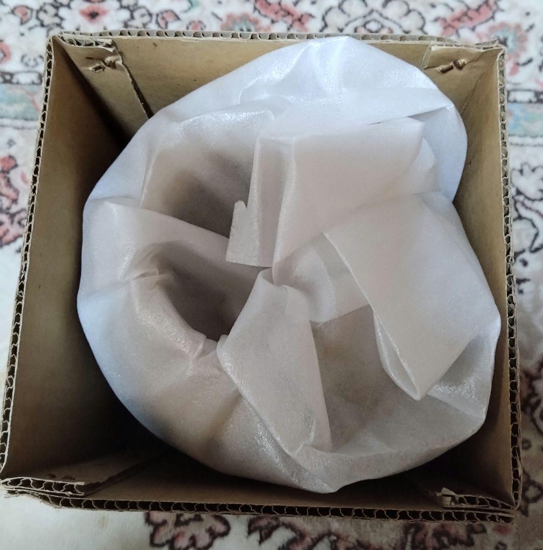 花柄陶器の壺 金色の縁取り