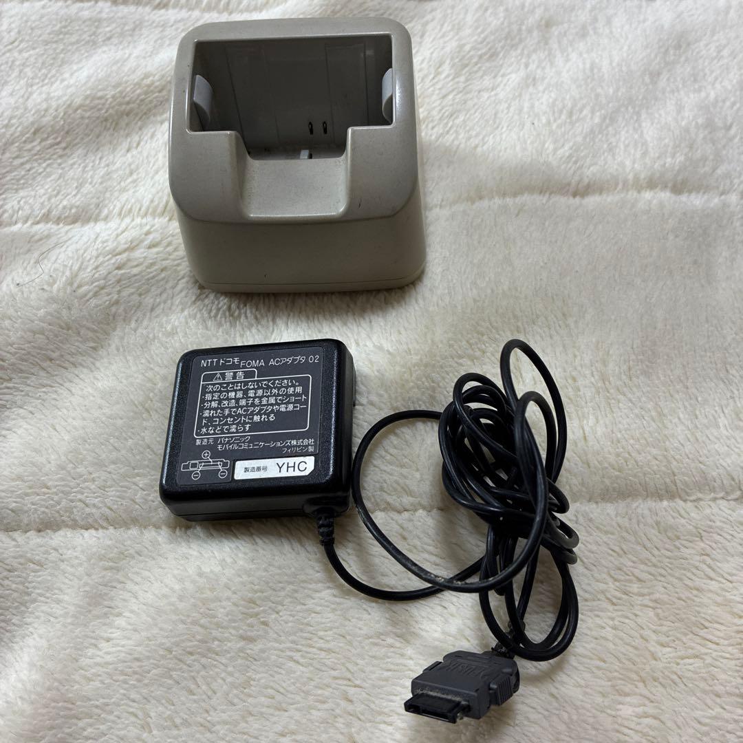 docomo ドコモ F-01G 折りたたみ式携帯電話　卓上充電器付き