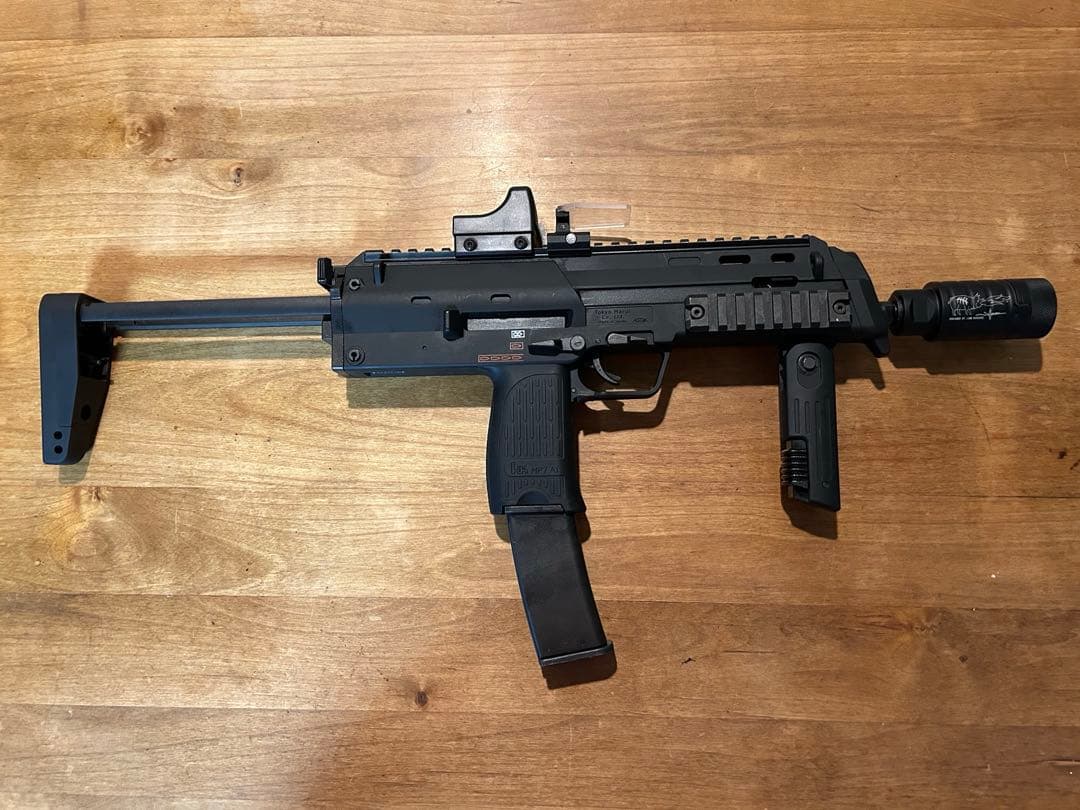 東京マルイ　MP7A1ガスブローバック　カスタム　ドットサイト　サイレンサー付き