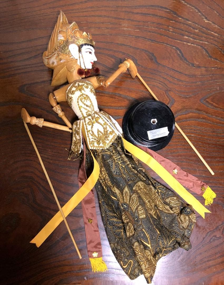 【 デウィ・ジェンバティ（Dewi Jembawati) 王女 】　ワヤン・ゴレ