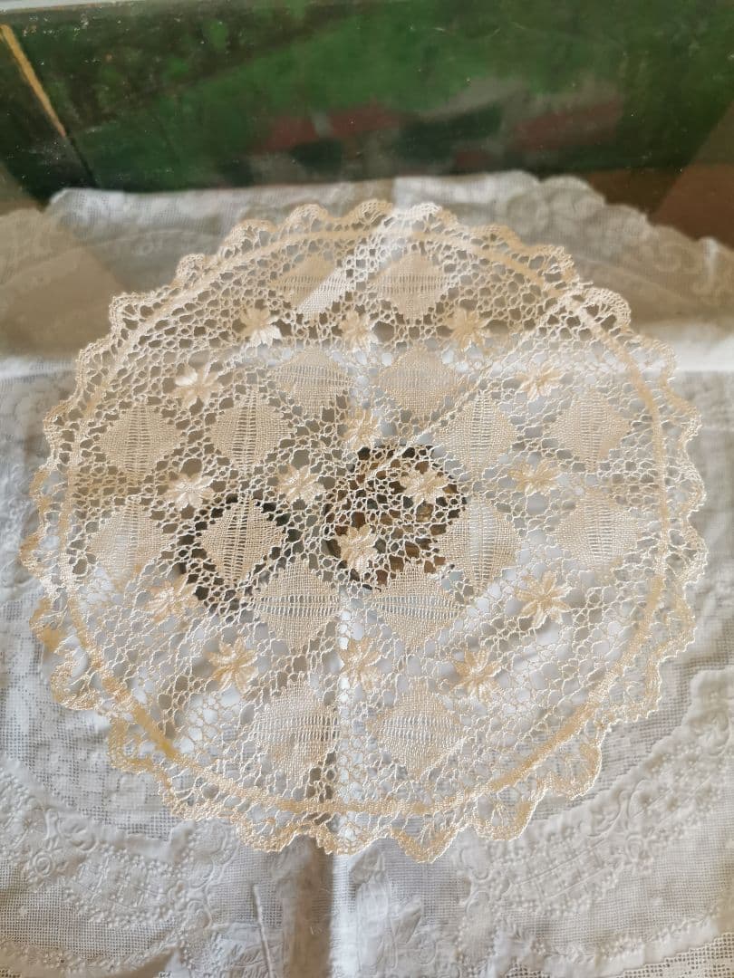 アンティーク イタリア 繊細で涼やかなリネンレース ボビン編み 立体的な花と葉