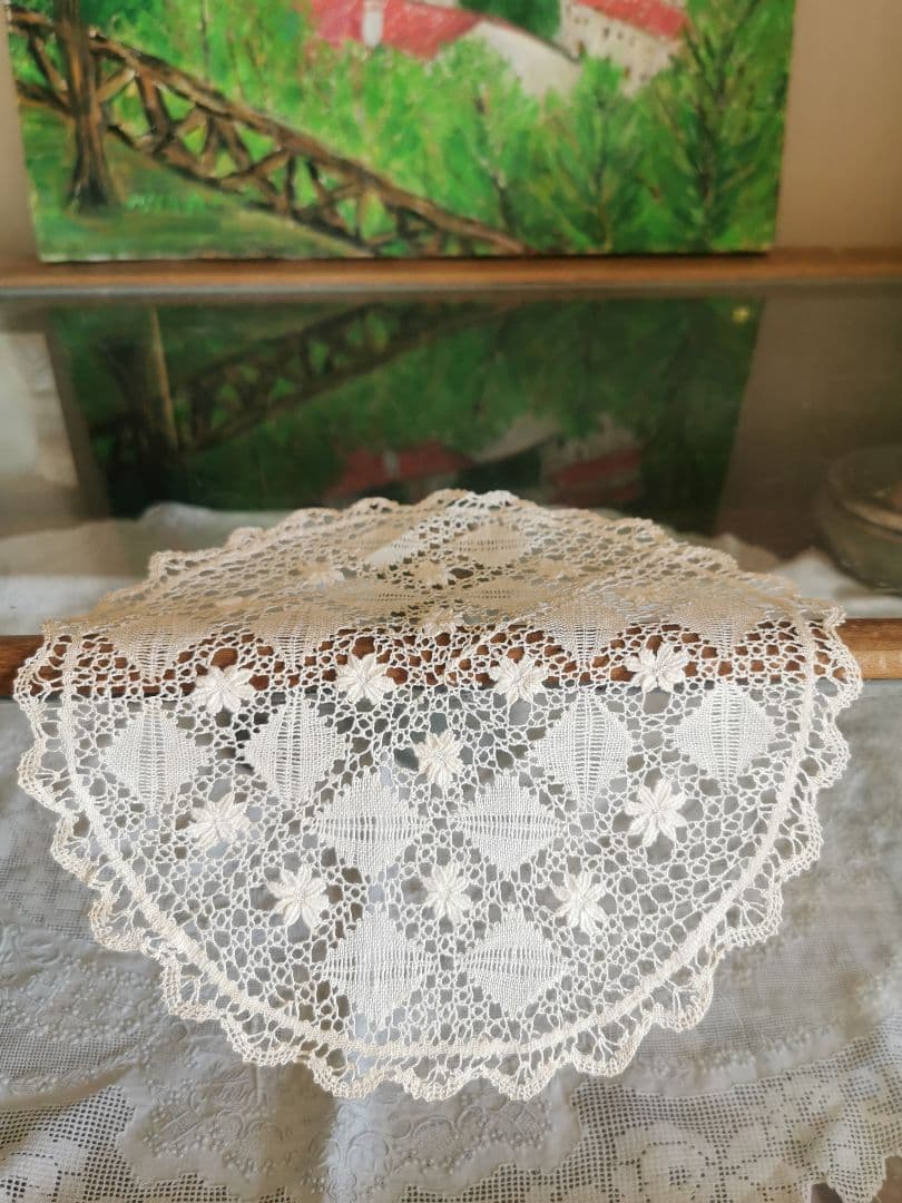 アンティーク イタリア 繊細で涼やかなリネンレース ボビン編み 立体的な花と葉