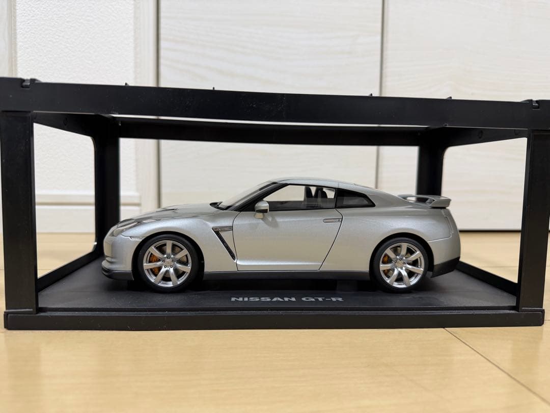 【希少】オートアートミレニアム 1/18 ニッサン GT-R R35 ミニカー