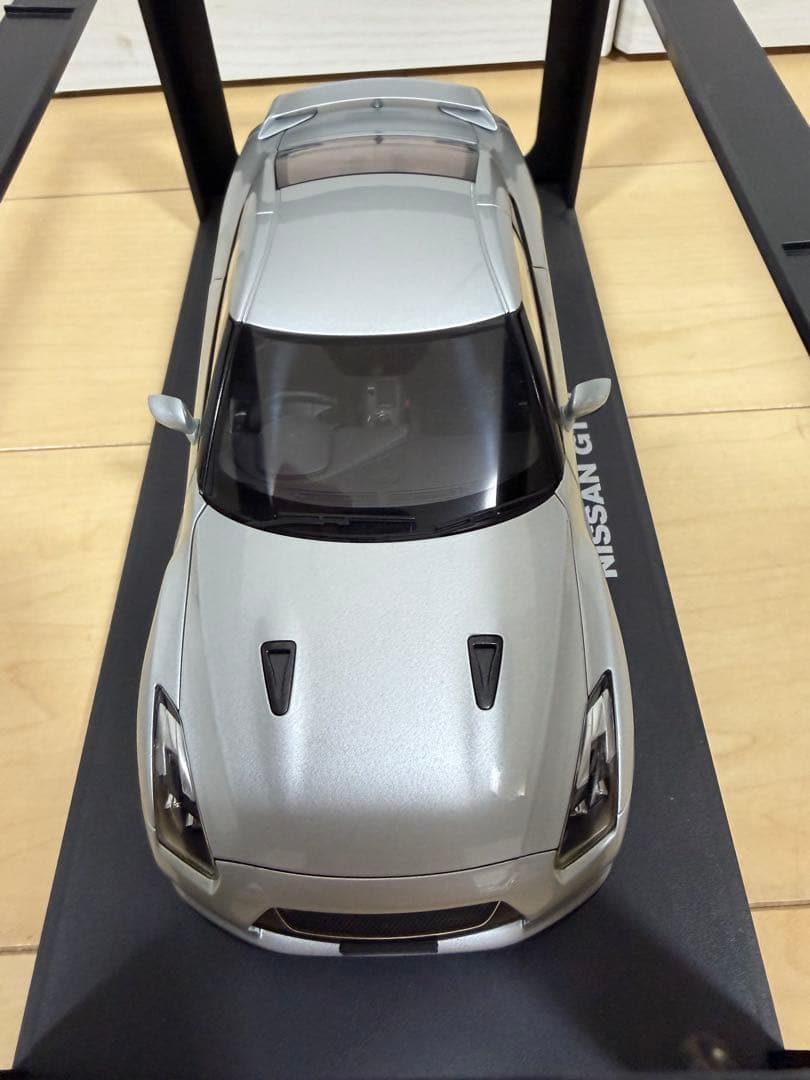 【希少】オートアートミレニアム 1/18 ニッサン GT-R R35 ミニカー