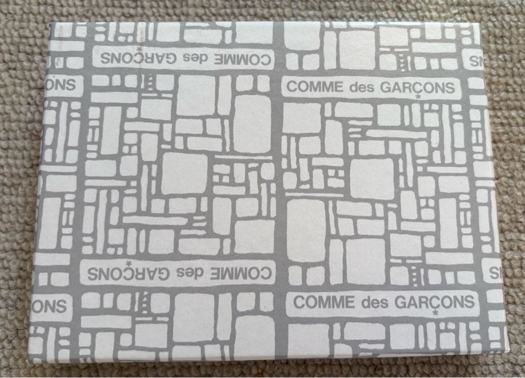 新品未使用 COMME des GARÇONS ストライプ ケース