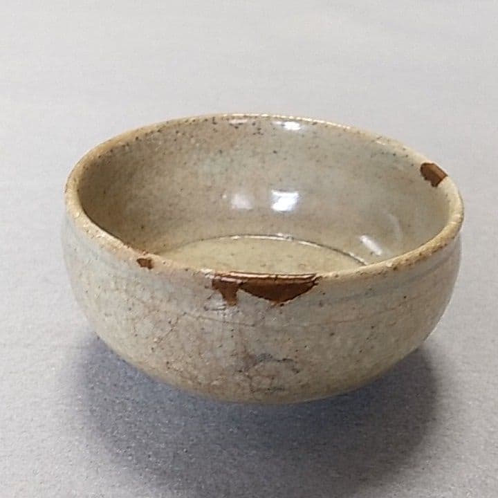 李朝白黒象嵌三島ぐい吞み　李朝　李朝ぐい吞み　李朝三島ぐい吞み　李朝三島