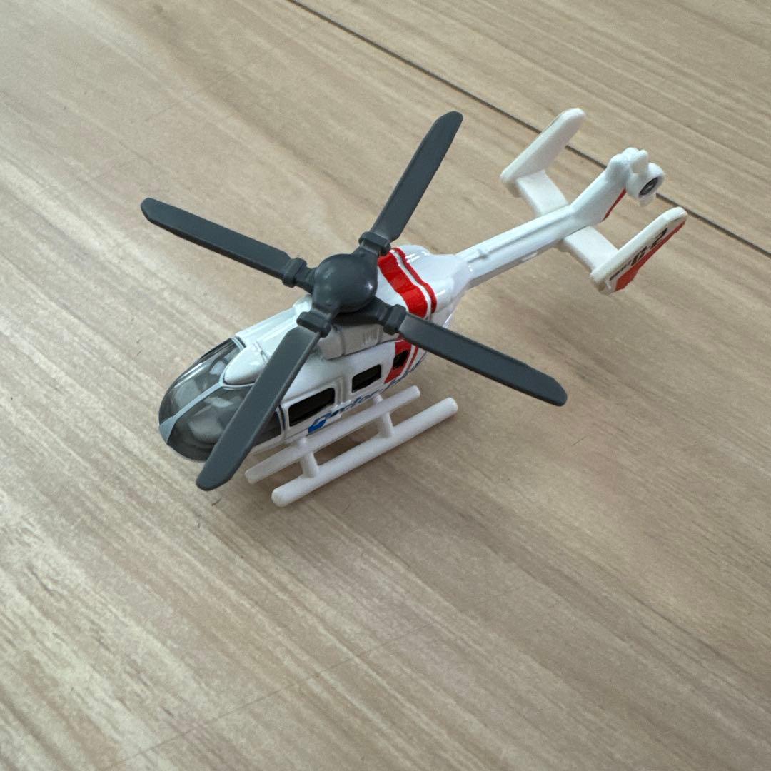 トミカ プレーンズ 航空母艦・飛行機6機・ヘリコプター2機セット