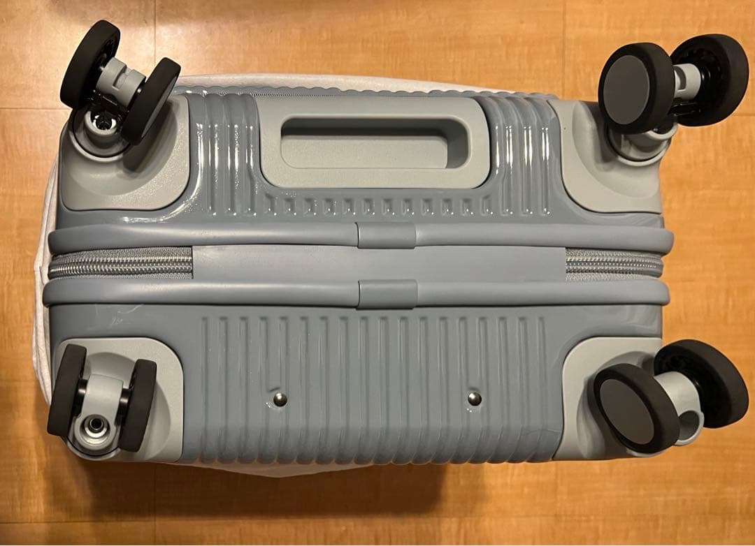 kohola様ご依頼品●イノベーターキャリーケース クラウドグレー 33L 美品