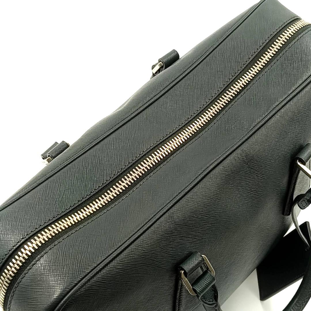 希少色 美品✨️プラダ　サフィアーノレザー　ビジネスバッグ　三角ロゴ　深緑