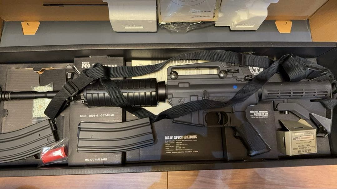 美品　東京マルイ　コルト M4A1カービン