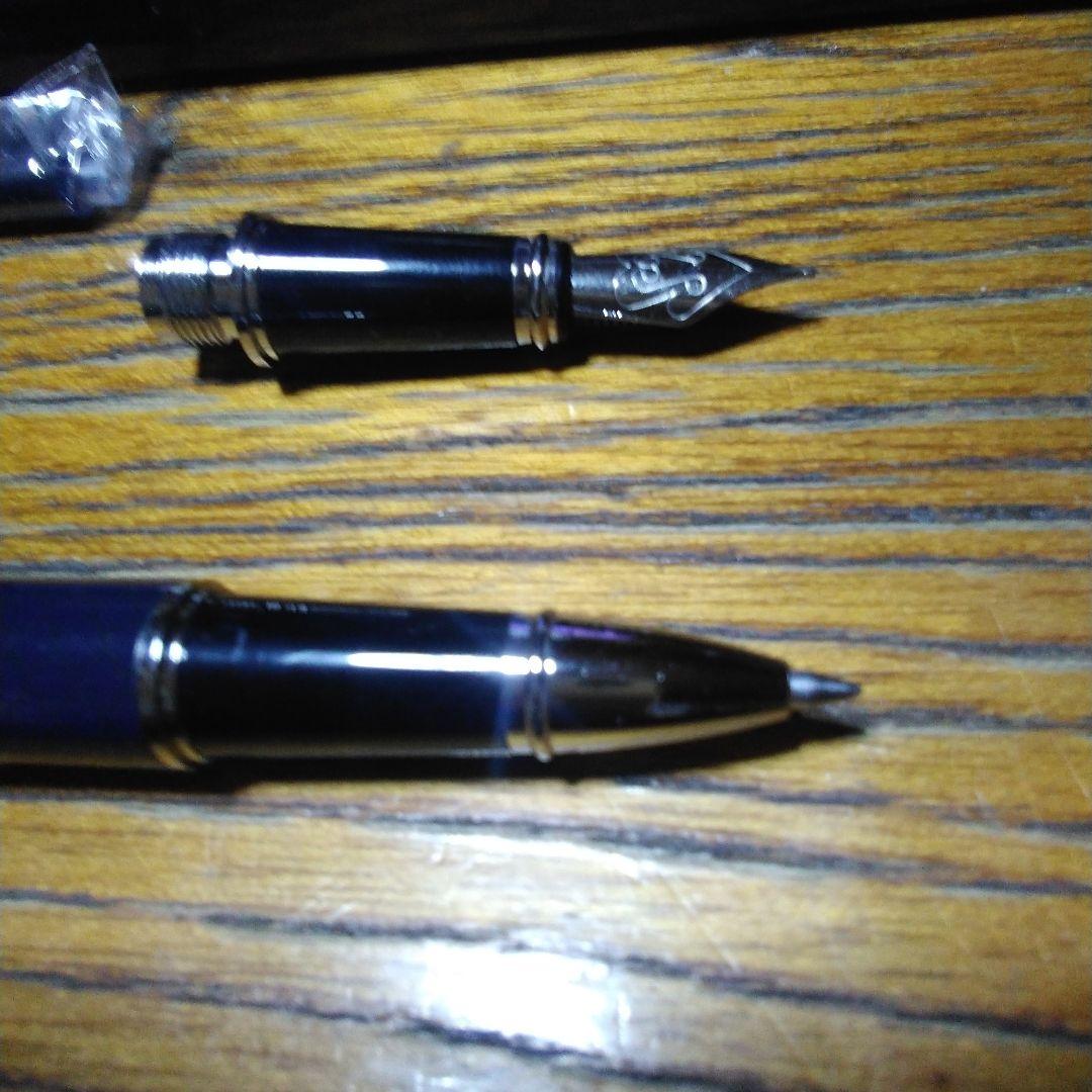 MＥＶIUＳのポールペンと万年筆の2つの 機能が使える珍品です。