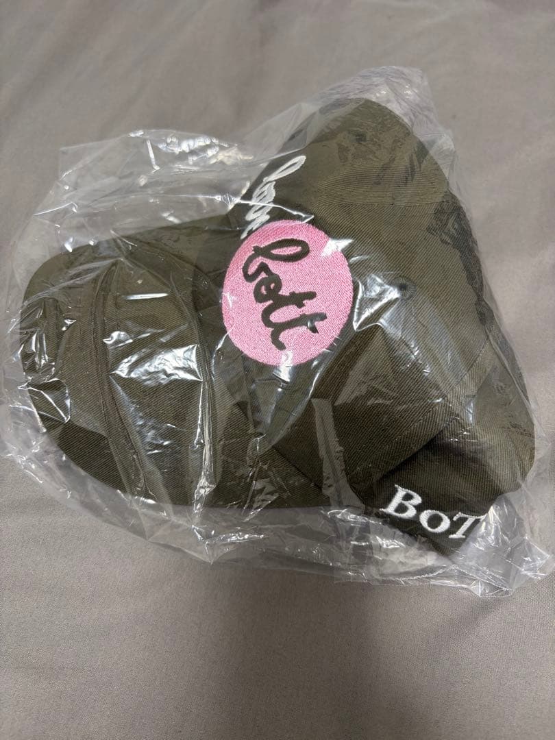 love bott ロゴ刺繍 キャップ オリーブ