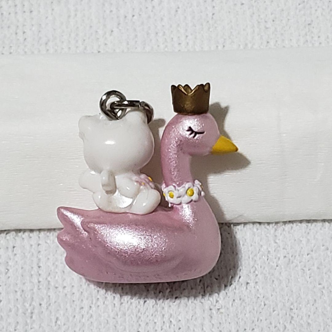 ハローキティ Vivitix スワン ストラップ＆チャームセット