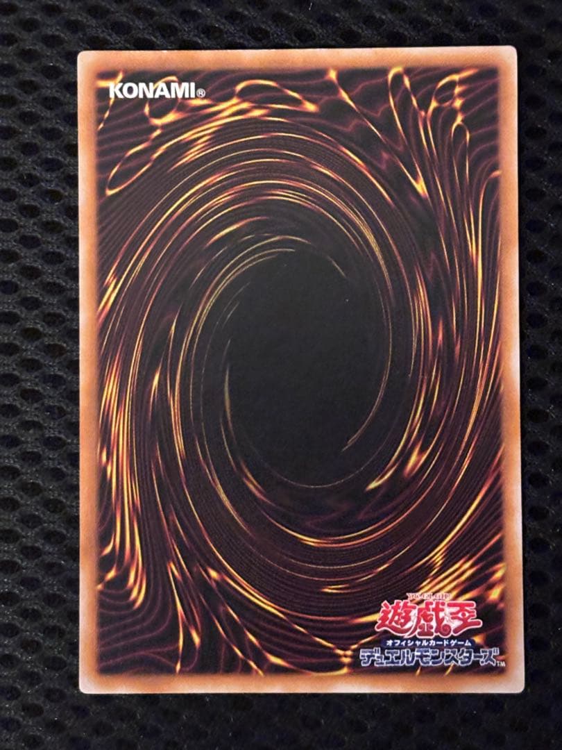 ま*ご様 極美品　ブラック・マジシャン　レリーフ　遊戯王