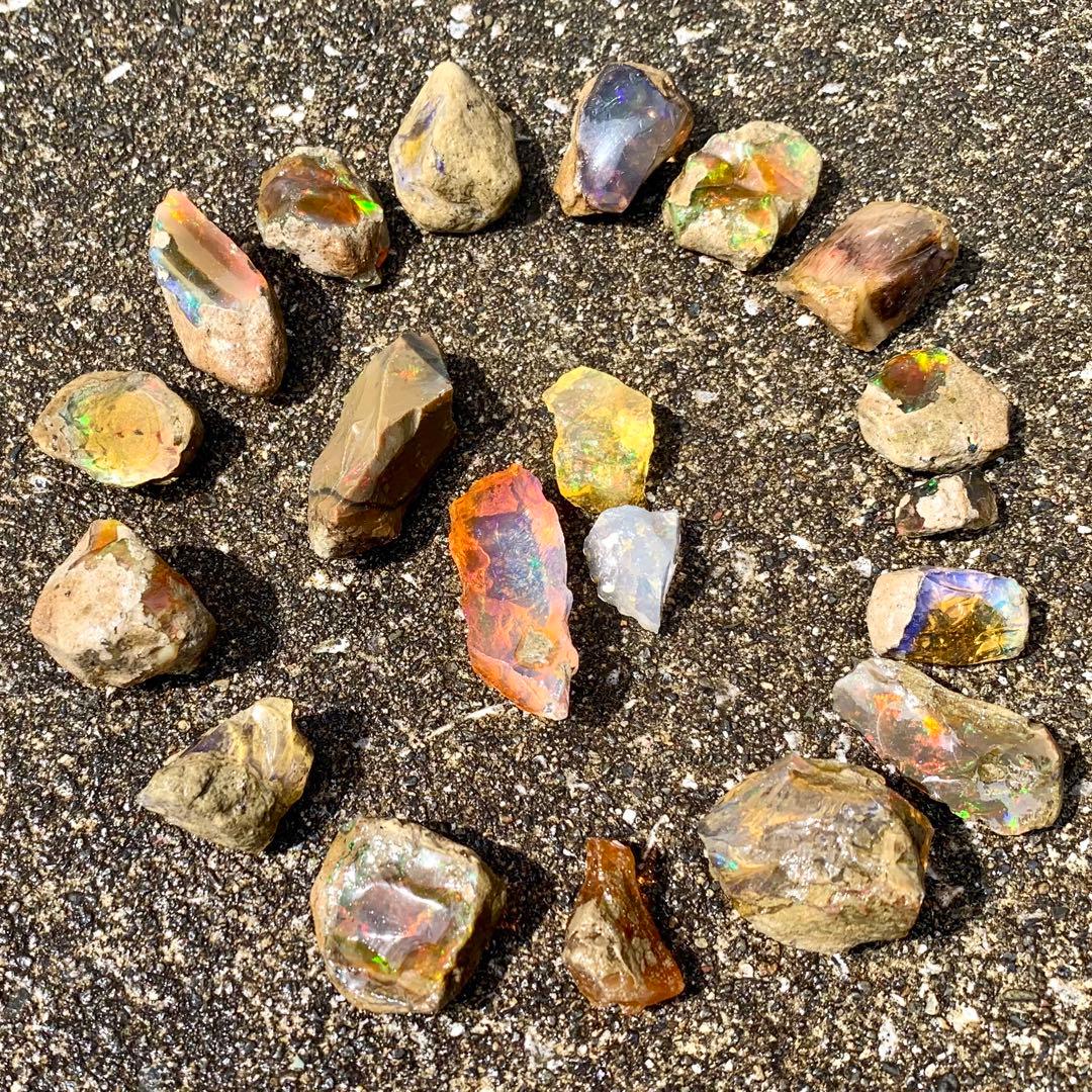 ソリッドオパール80.5ct/コントラルスオパール