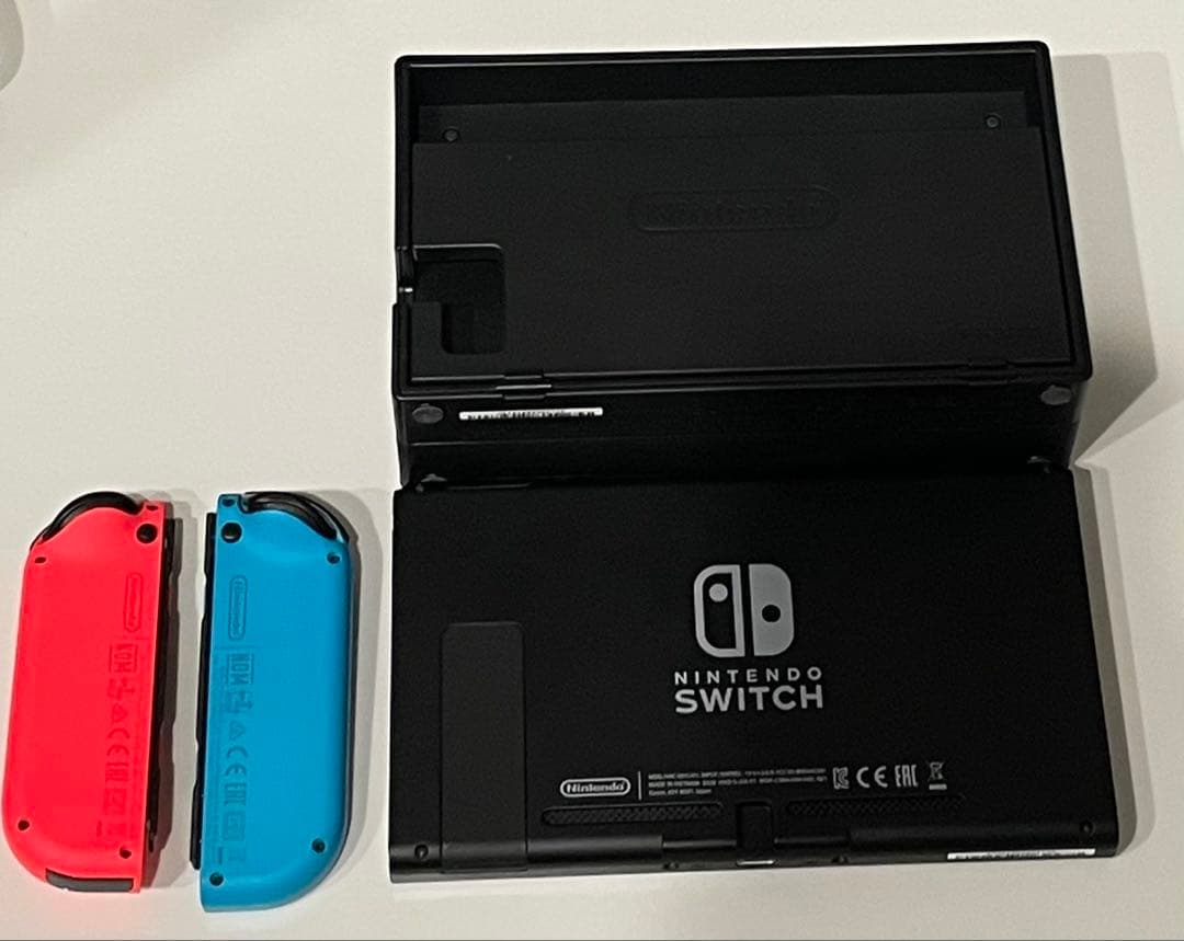 Nintendo Switch 本体 + Joy-Con + ドック