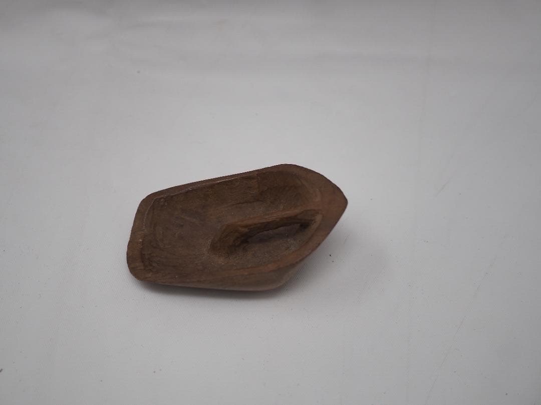 シングルアウトリガーカヌー　木製カヌー　ミクロネシア　ポリネシア　ミニチュア