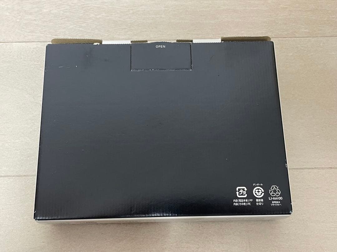 週末限定価格　新品SIMフリー au GRATINA 4G KYF31 ブラック