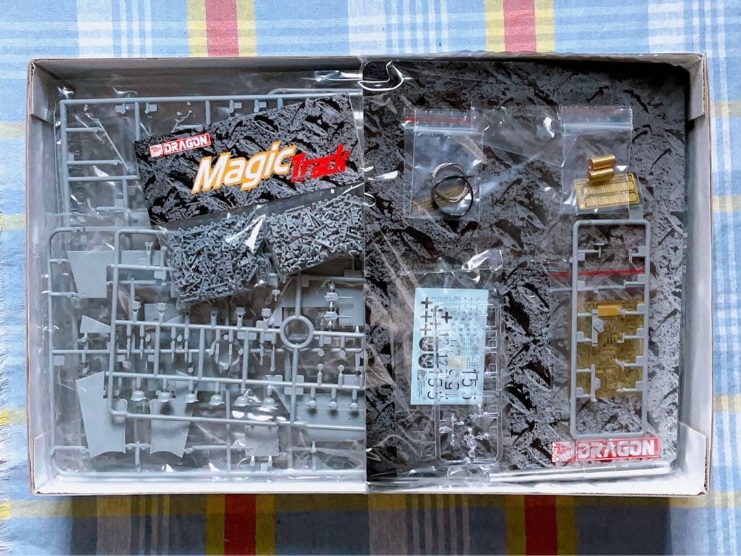 サイバーホビー 1/35 フンメル 後期型 w/金属主砲身&マジックトラック