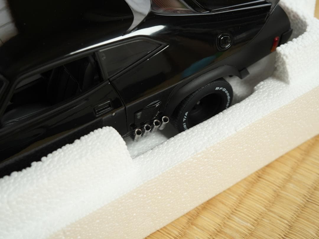 オートアート 1/18 フォード ⅩBファルコン　マッドマックスインターセプター