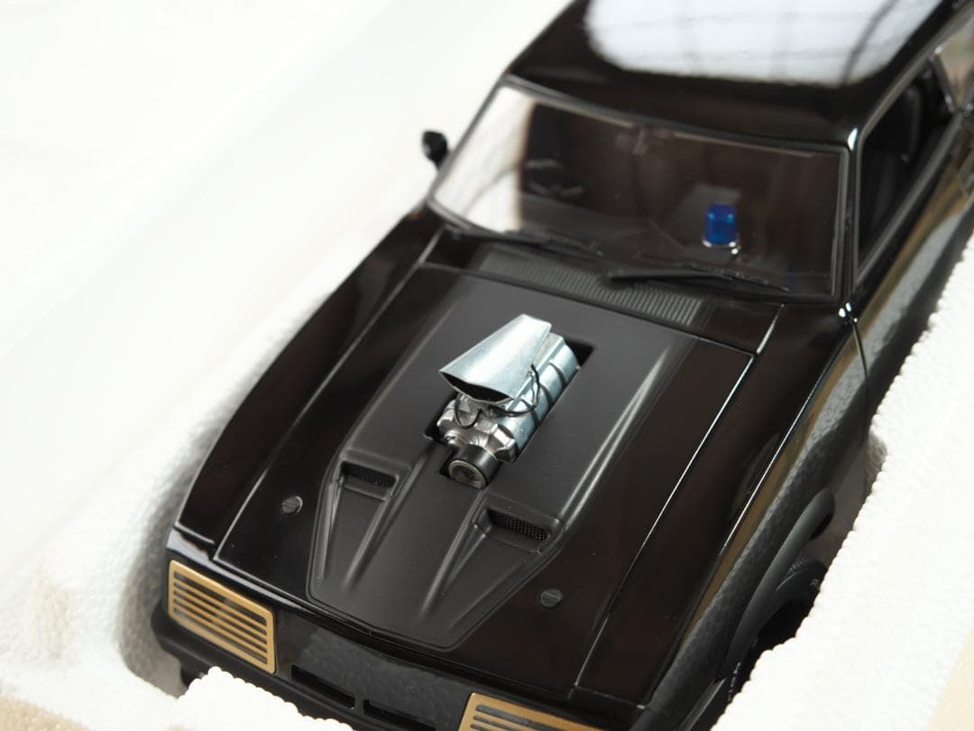 オートアート 1/18 フォード ⅩBファルコン　マッドマックスインターセプター