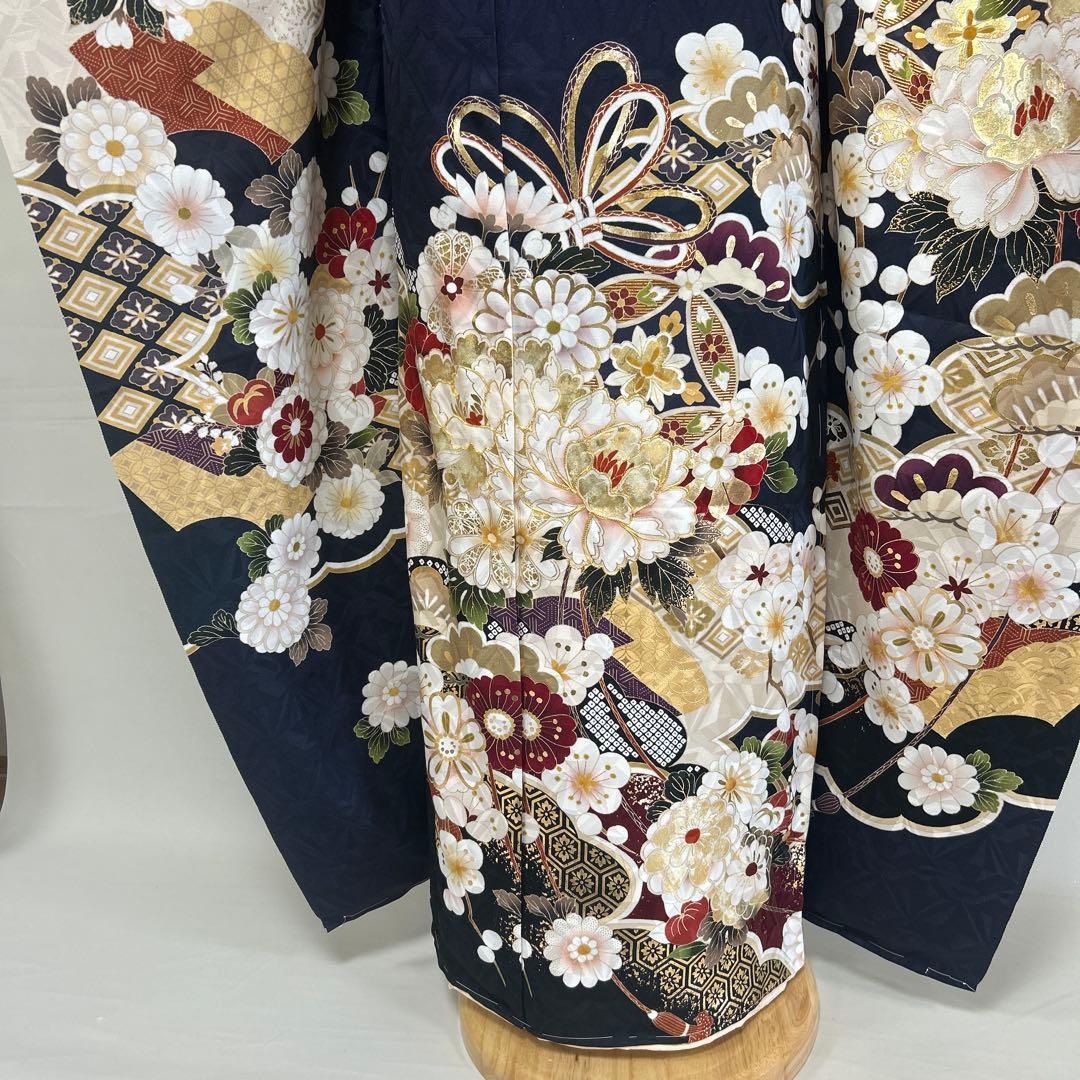 紺地の上品な牡丹や菊の金彩古典振袖セット