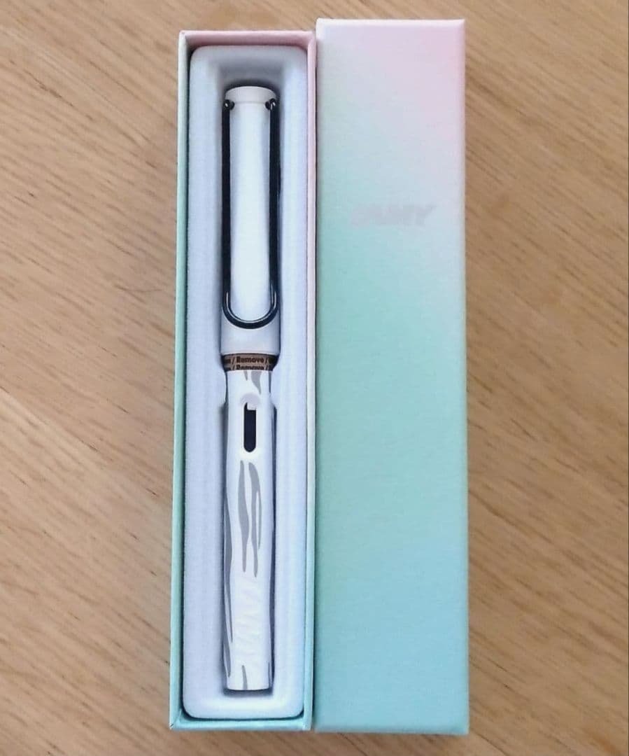 LAMY　サファリ　万年筆　ゼブラ　ホワイト軸　白軸　F細字　限定　アニマル柄