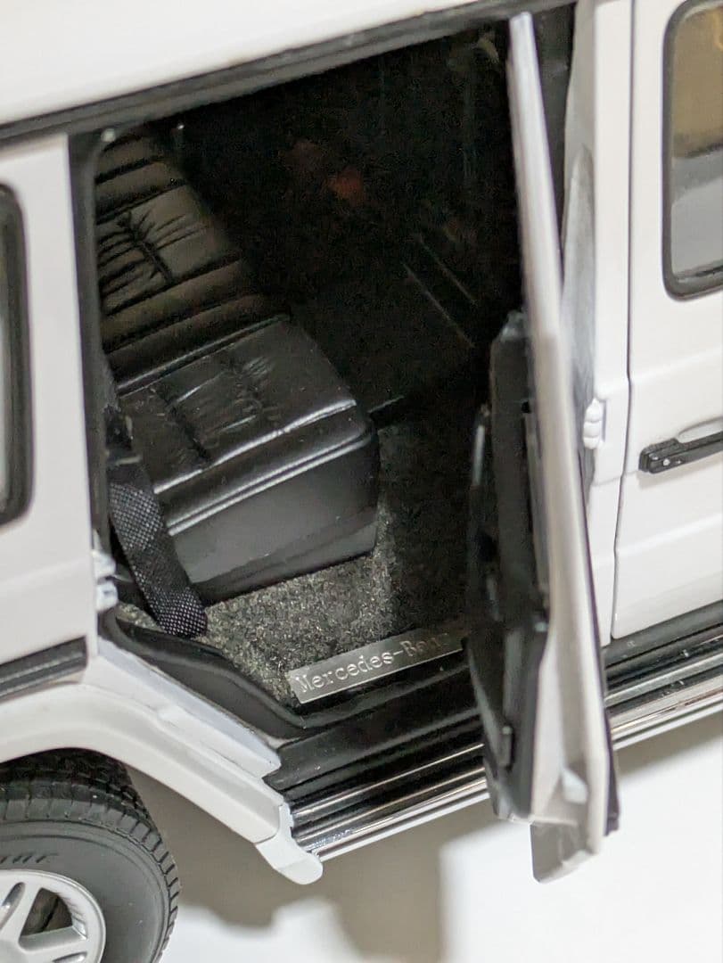 【絶版】AUTOart Mercedes-Benz G-WagonV8 1:18