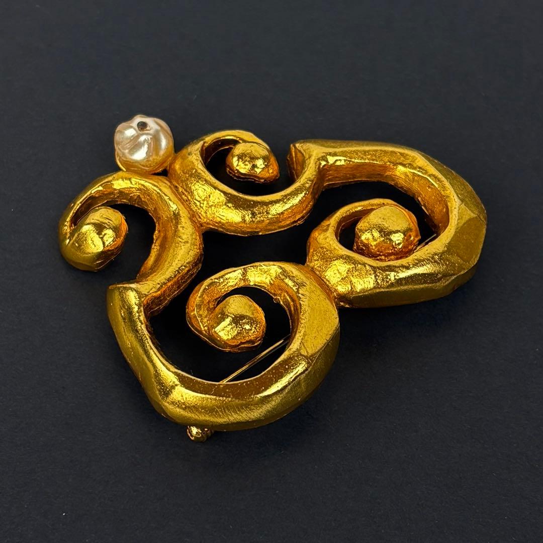 クリスチャンラクロワ　ブローチ　ハート　パール　刻印有り　6.2×6.9cm