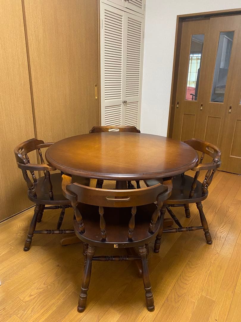 飛騨産業 キツツキマーク ダイニングテーブル ラウンド