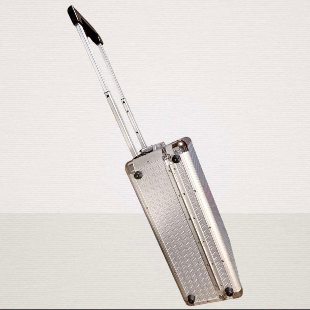 アルミ製キャリーケース 機内持込サイズ 2輪キャスター付き