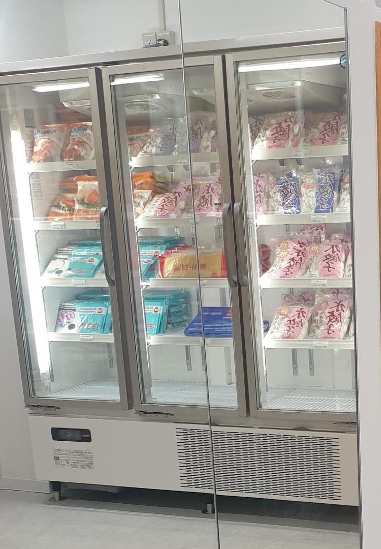 【値下げ】USF-180AT3 冷凍庫 ガラス扉付き