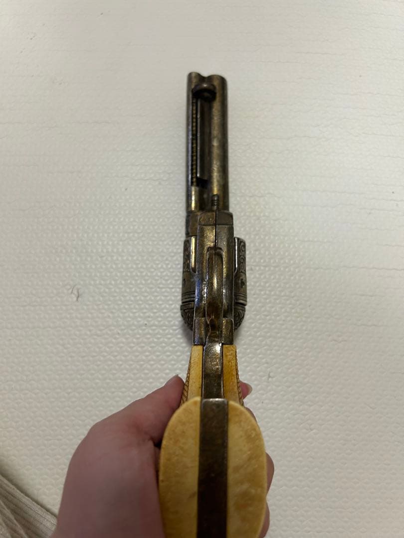 金属製リボルバー エンボス加工グリップ