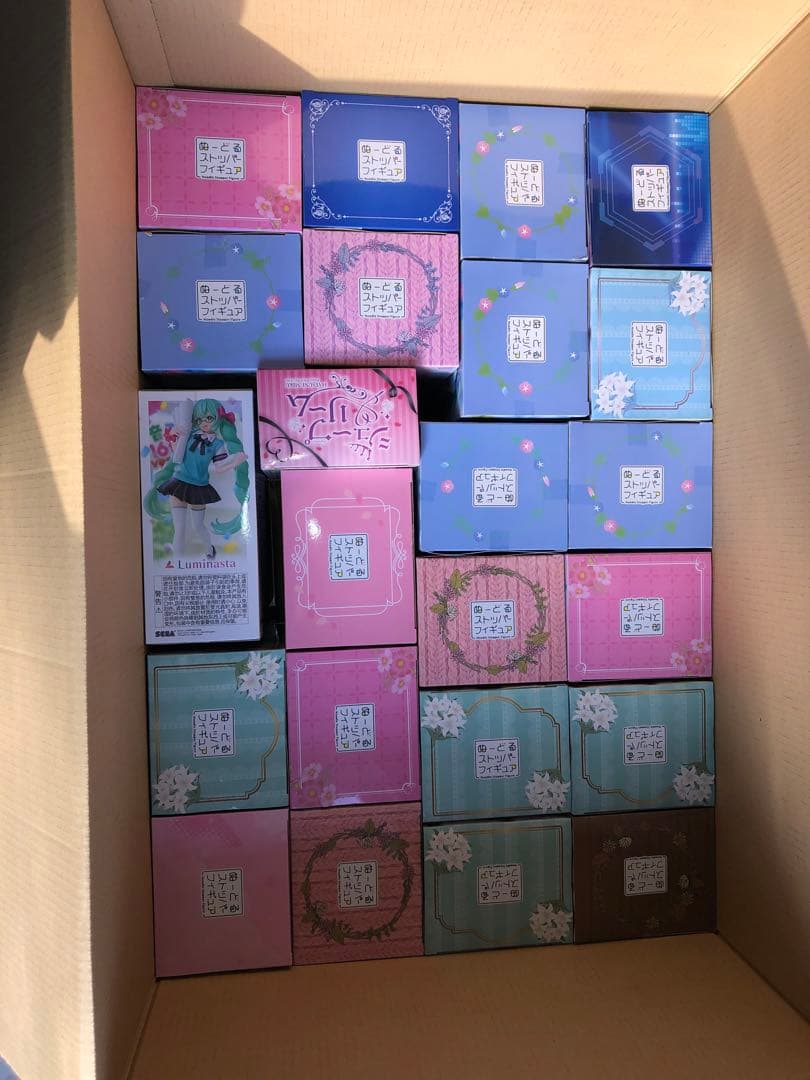 初音ミク　フィギュア　ネオンサイバー　コスモス　リリー　70個