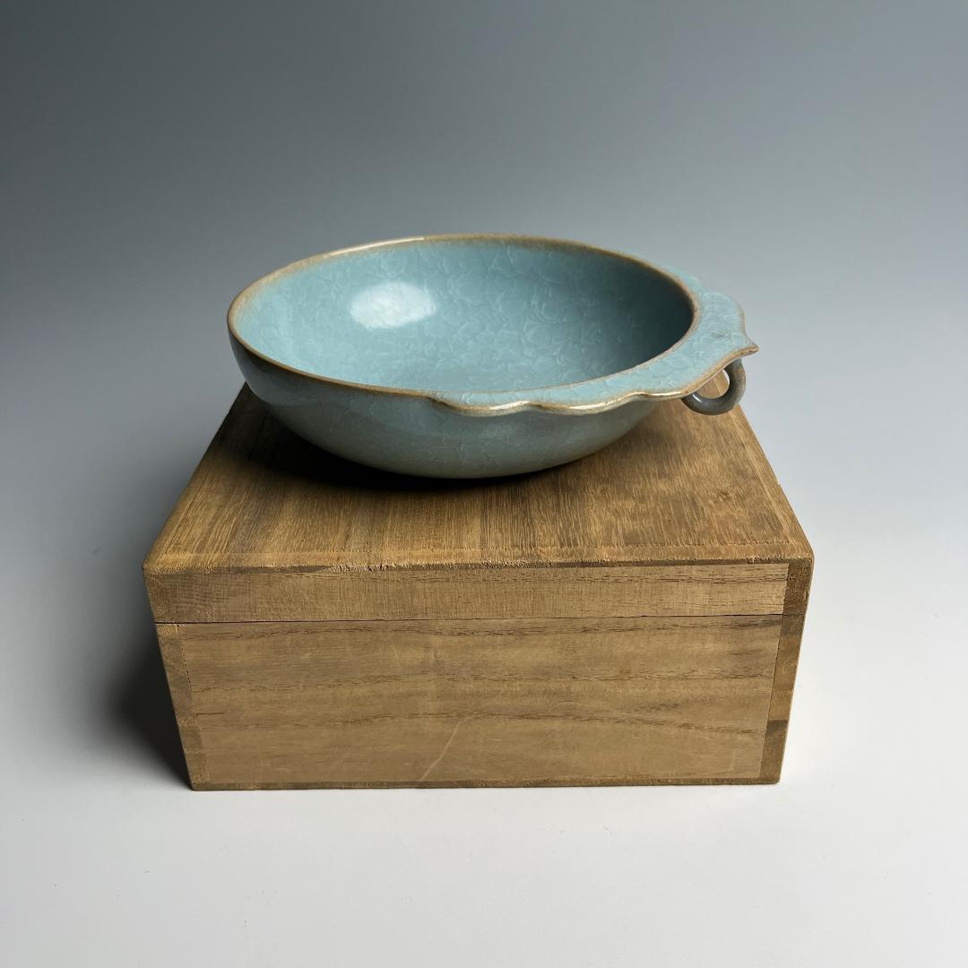 官窯 青磁月白釉板沿単耳洗 紫青 箱付 中国美術 中国古玩