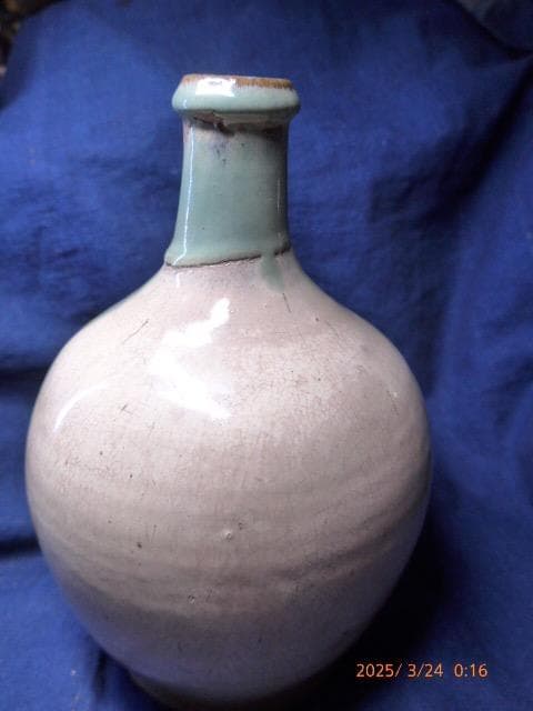 色の良い大きな徳利です。味があります