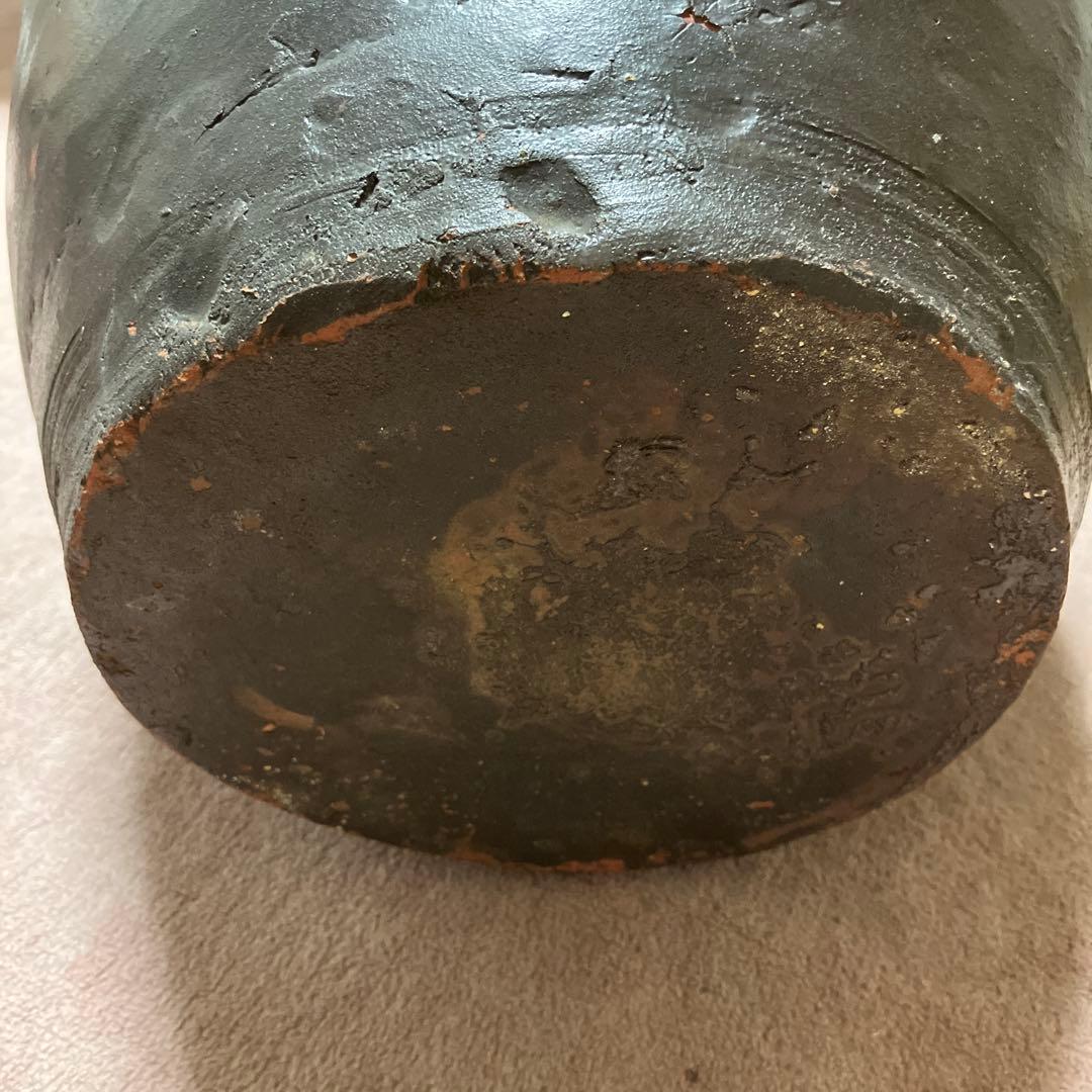 アンティークな黒色 陶器 注ぎ口付き壺